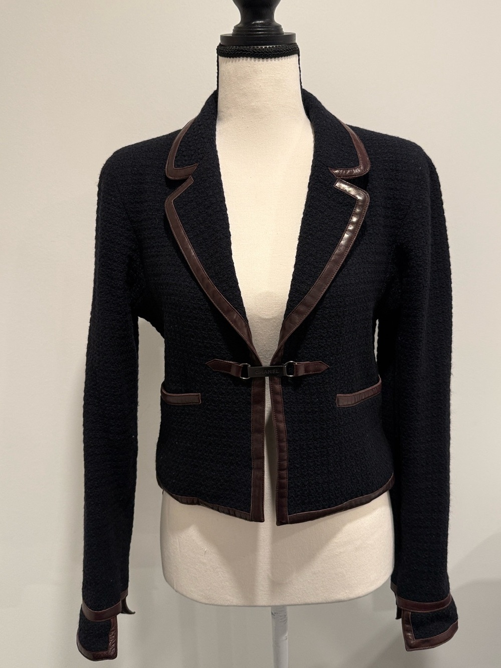 Authentic CHANEL 00A Navy Tweed Classic Cropped Jacket w Leather Trim sz38